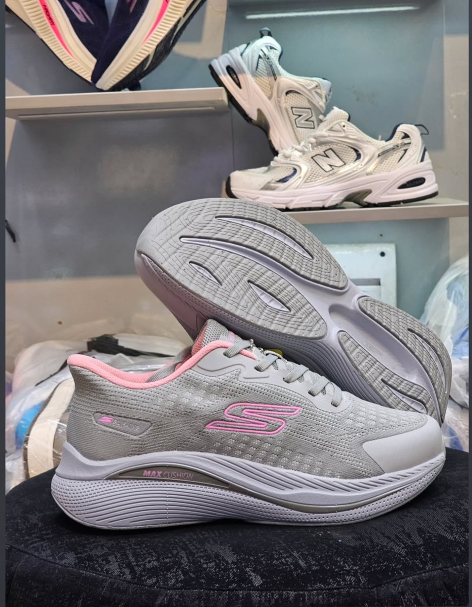 کفش اسکیچرزمکس کویشن/Skechers max cushioning