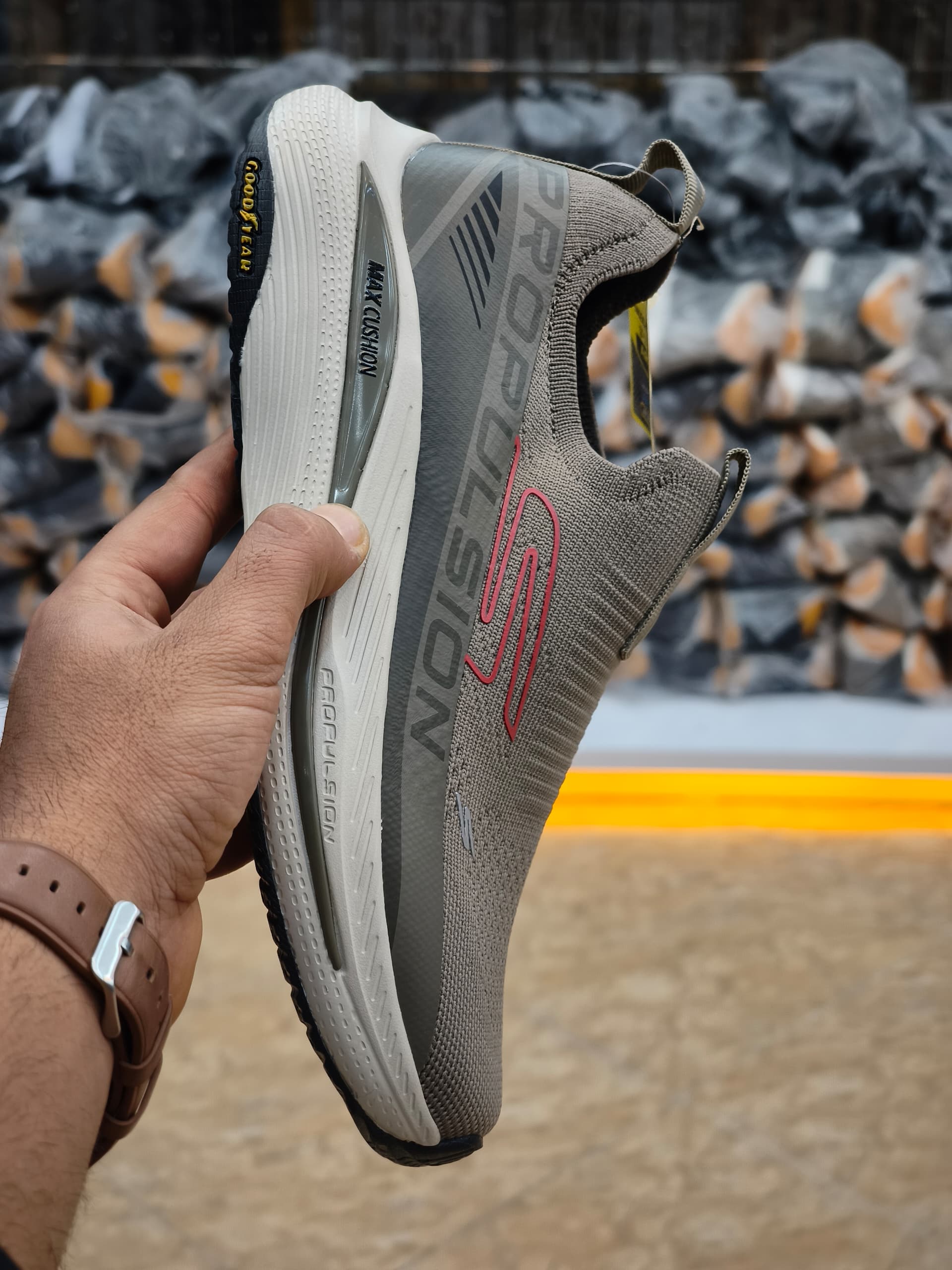 کتونی اسکیچرز طبی بدون بند/ساخت ویتنام/Skechers Max Cushioning