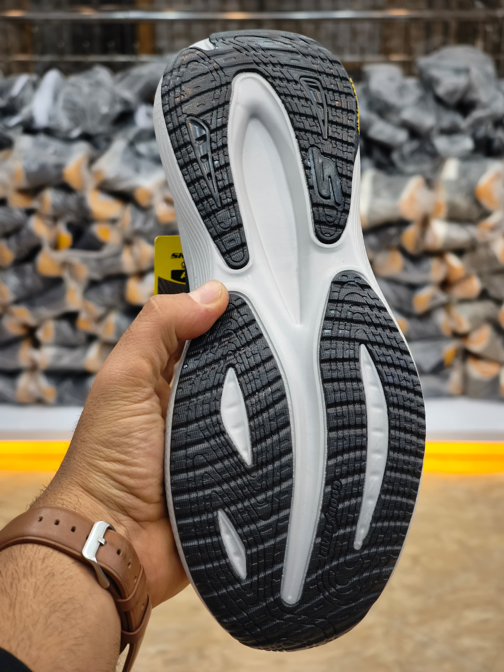 کتونی اسکیچرز طبی بدون بند/ساخت ویتنام/Skechers Max Cushioning
