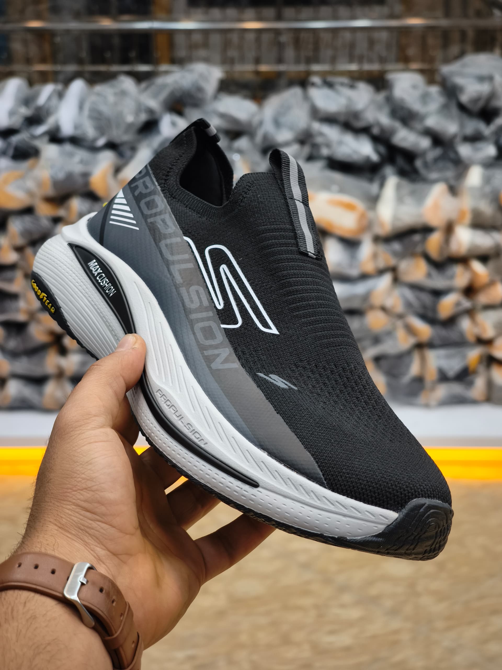 کتونی اسکیچرز طبی بدون بند/ساخت ویتنام/Skechers Max Cushioning