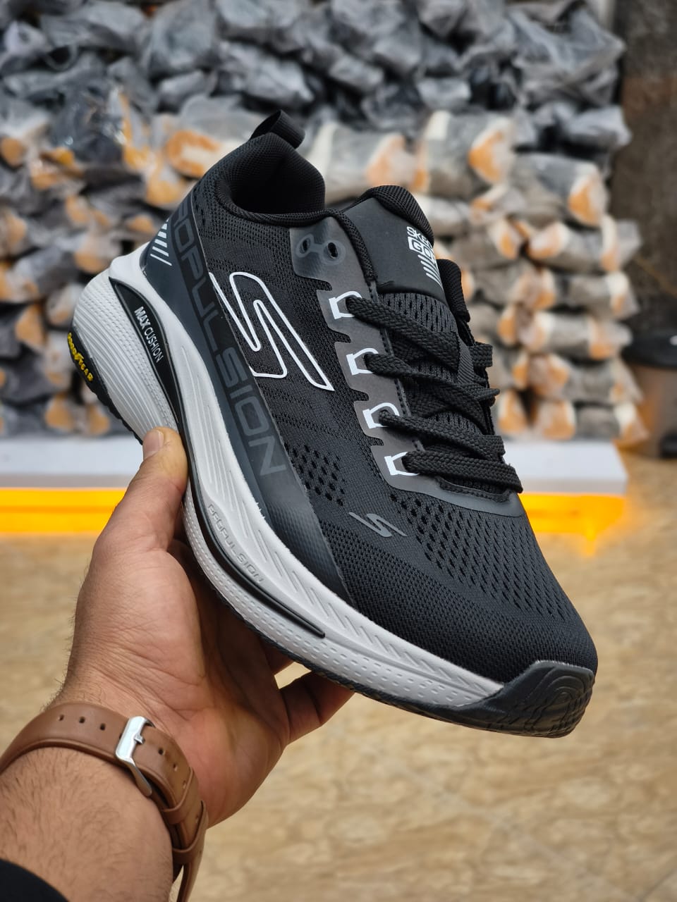 کتونی اسکیچرز طبی بدون بند/ساخت ویتنام/Skechers Max Cushioning