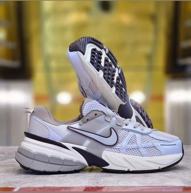 کتونی نایک وی تو کی ساخت ویتنام Nike V2k Run