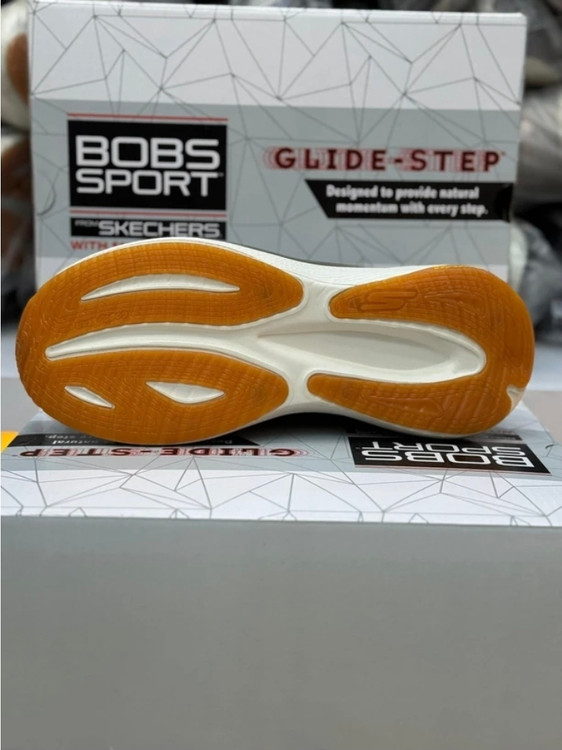 کتونی اسکیچرزپرو پولسیون مکس کویشن/Skechers max cushioning /