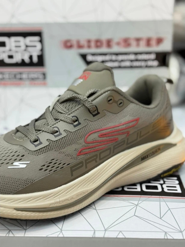 کتونی اسکیچرزپرو پولسیون مکس کویشن/Skechers max cushioning /