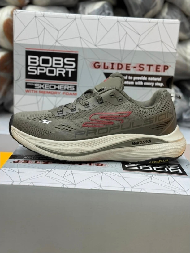 کتونی اسکیچرزپرو پولسیون مکس کویشن/Skechers max cushioning /