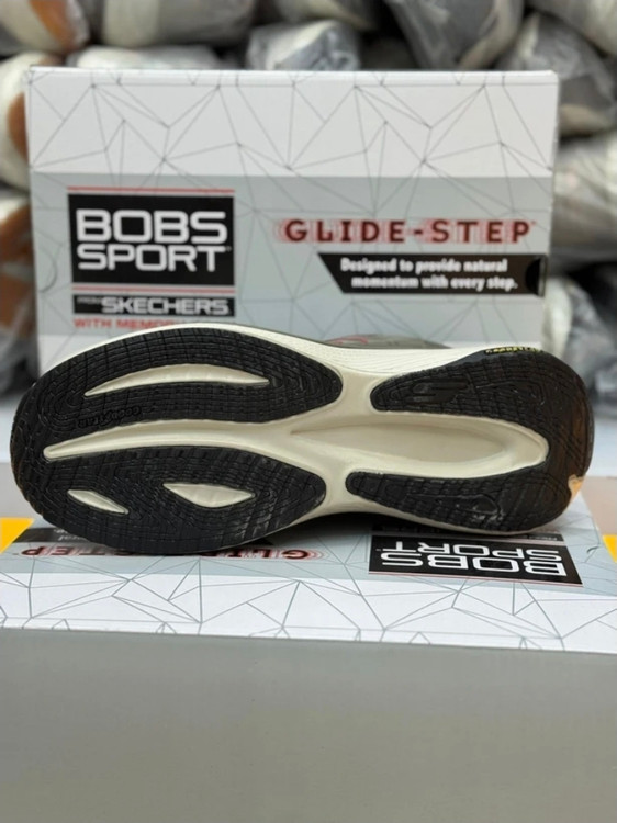 کتونی اسکیچرزپرو پولسیون مکس کویشن/Skechers max cushioning /