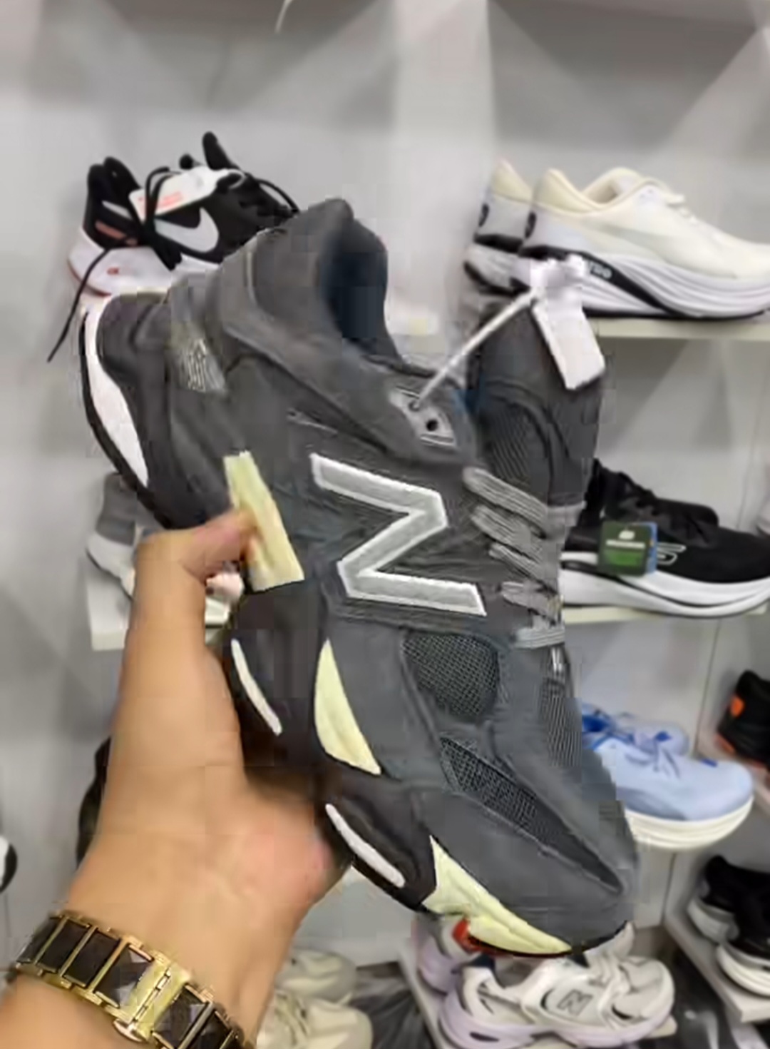 کتونی نیوبالانس ۹۰۶۰ /New balance 9060 ساخت ویتنام