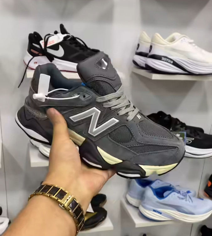 کتونی نیوبالانس ۹۰۶۰ /New balance 9060 ساخت ویتنام