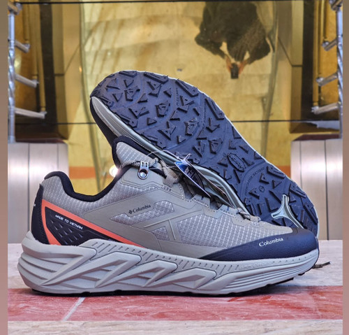 کتونی کلمبیا Colombia kailas mountain wander _2 GTX low waterproof Trekking shoes گورتکس ضد آب زیره ویبرام ،ساخت ویتنام سایز ۴۰ تا ۴۵ فروش بصورت عمده و تک