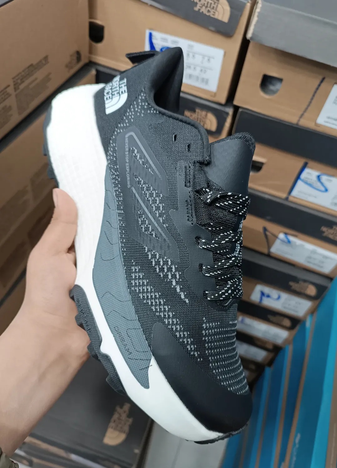 کتونی نورث فیس The north face vectiv enduris 3 ساخت ویتنام سایز ۴۰ تا ۴۵،فروش بصورت عمده وتک