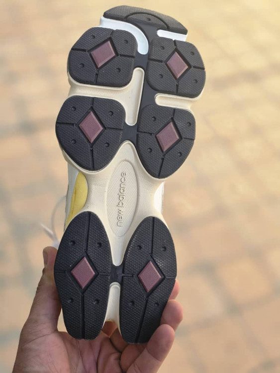 کتونی نیوبالانس ۹۰۶۰ساخت ویتنام Newbalance 9060