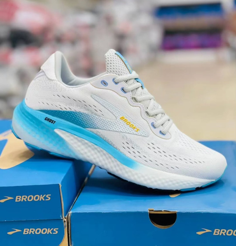 کفش ویتنامی بروکس گاست ۱۷/ ساخت ویتنام/Brooks Ghost 17/ سایز۳۶تا ۳۹/فروش عمده و تک