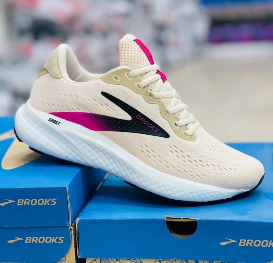 کتونی بروکس گاست ۱۷/ ساخت ویتنام/Brooks Ghost 17/ سایز۳۶تا ۳۹/فروش عمده و تک