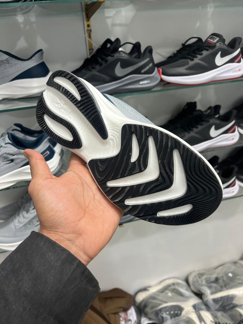 کفش اسکیچرز هایپر بوس skechers Hyper Burst ساخت ویتنام سایز 40 تا 45 فروش عمده و تک ضمانت کالا