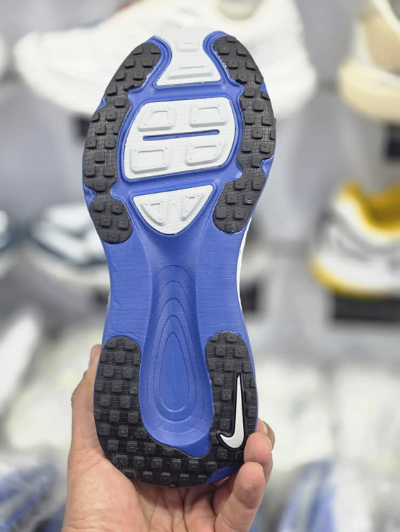 کتونی نایک زوم ومرو پلاس/Nike Air Zoom Vomero Plus