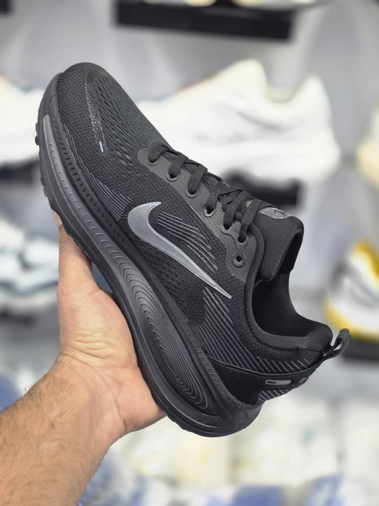 کفش ویتنامی نایک زوم ومرو پلاس/Nike Air Zoom Vomero Plus/ساخت ویتنام /سایز ۴۰ الی ۴۵/ فروش عمده و تک