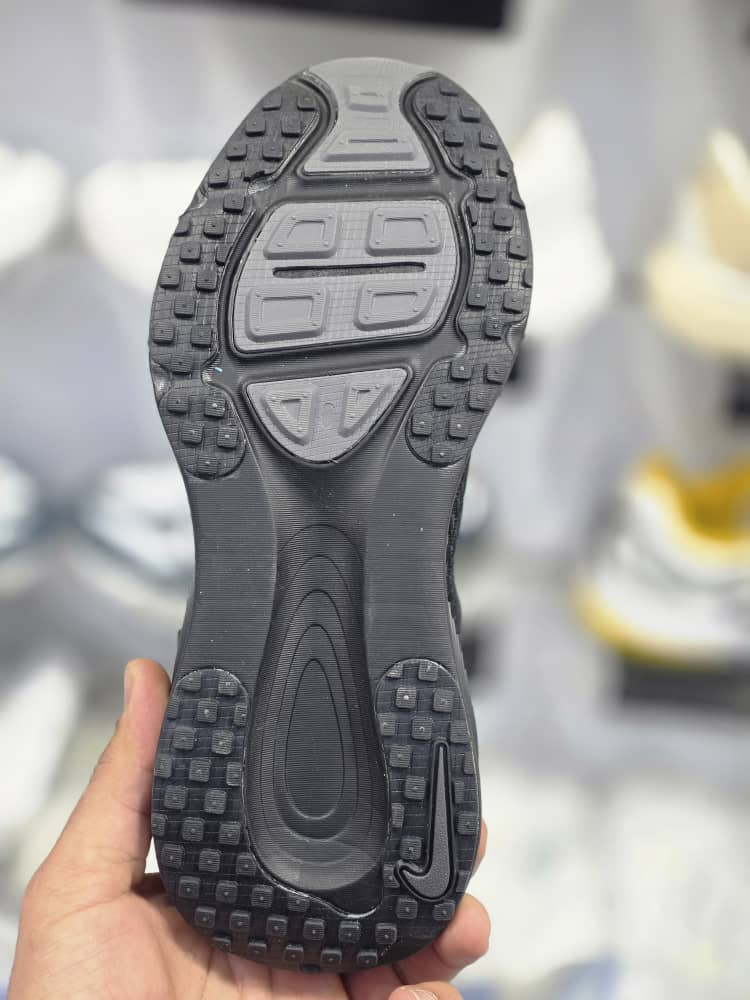 کتونی نایک زوم ومرو پلاس/Nike Air Zoom Vomero Plus