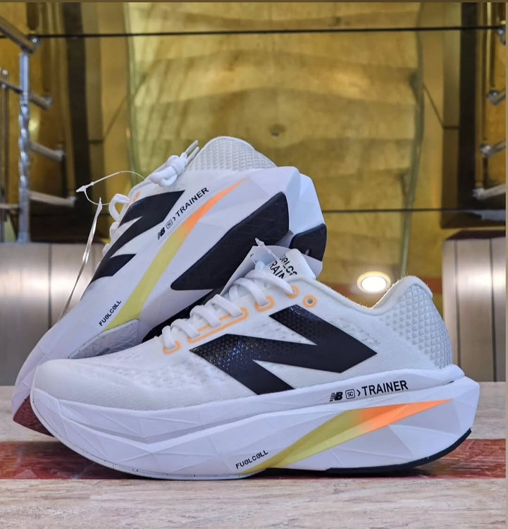 کتونی نیوبالانس الیت ۴ /ساخت ویتنام وارداتی/ ف