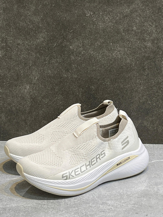 کتونی اسکیچرز مدل GO Walk max Cushioning , سایز ۳۷ تا ۴۰، ساخت ویتنام ، فروش عمده و تک. Skechers Go Walk Max Cushioning Vietnam