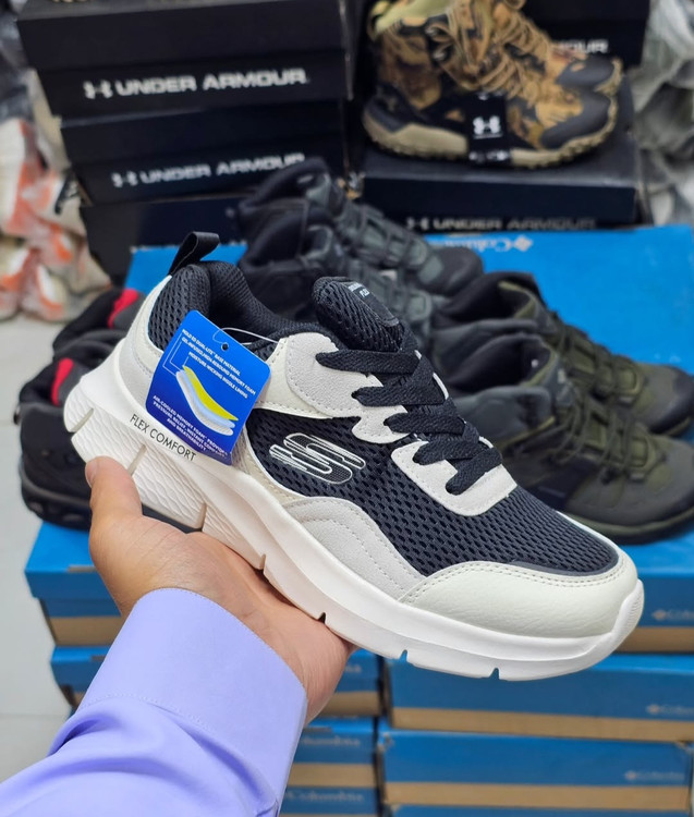 کتونی اسکیچرز طبی و سبک مدل comfort flex