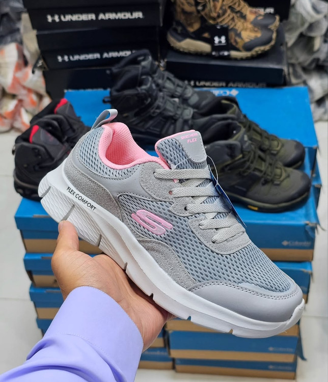 کتونی اسکیچرز طبی و سبک مدل comfort flex