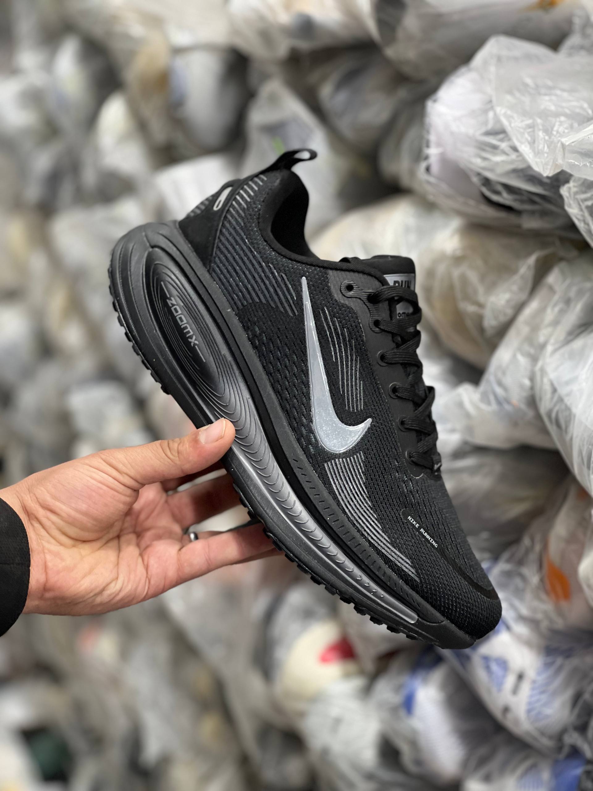 نایک وومرو ۱۸ | Nike Vomero 18 |ساخت ویتنام/کفش رانینگ و دویدن حرفه/سایز۴۰الی ۴۵/فروش عمده و تک/