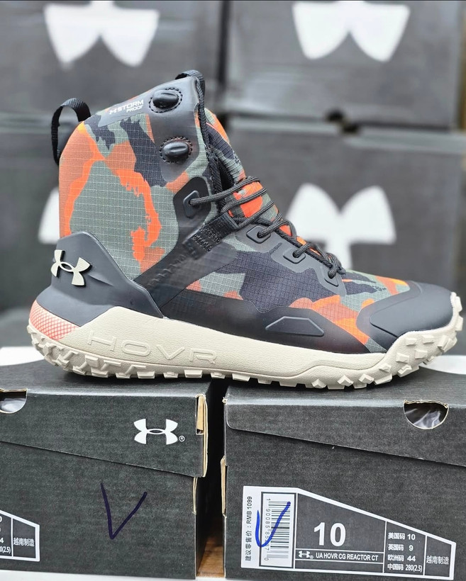 بوت اندرارمورمدل هاورداون ضد آب/Under armor hovr / ساخت ویتنام/ مستر کوالیتی a , کیفیت بالا سایز ۴۰ تا ۴۵ تنوع در ۴ رنگ جذاب همراه با جعبه بارکد دار