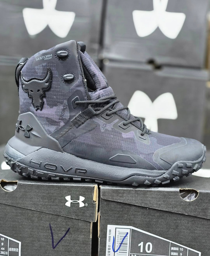 بوت اندرارمور هاورداون ضد آب/Under armor hovr /ساخت ویتنام /مستر کوالیتی a , کیفیت بالا سایز ۴۰ تا ۴۵ تنوع در ۴ رنگ جذاب همراه با جعبه بارکد دار