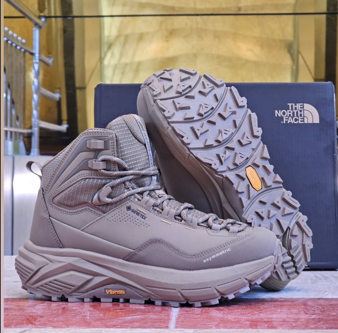 بوت نورث فیس /North face/ ضد آب و رویه گورتکس / زیره ویبرام / ضمانت کیفیت/ سایز ۴۰تا ۴۵