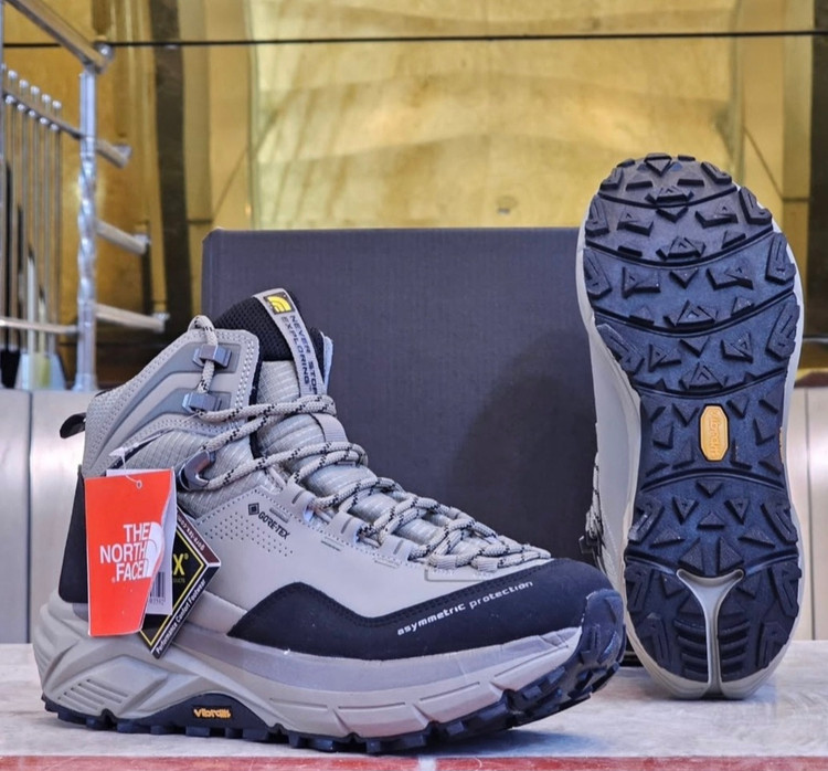 بوت نورث فیس /North face/ ضد آب و رویه گورتکس / زیره ویبرام / ضمانت کیفیت/ سایز ۴۰الی ۴۵