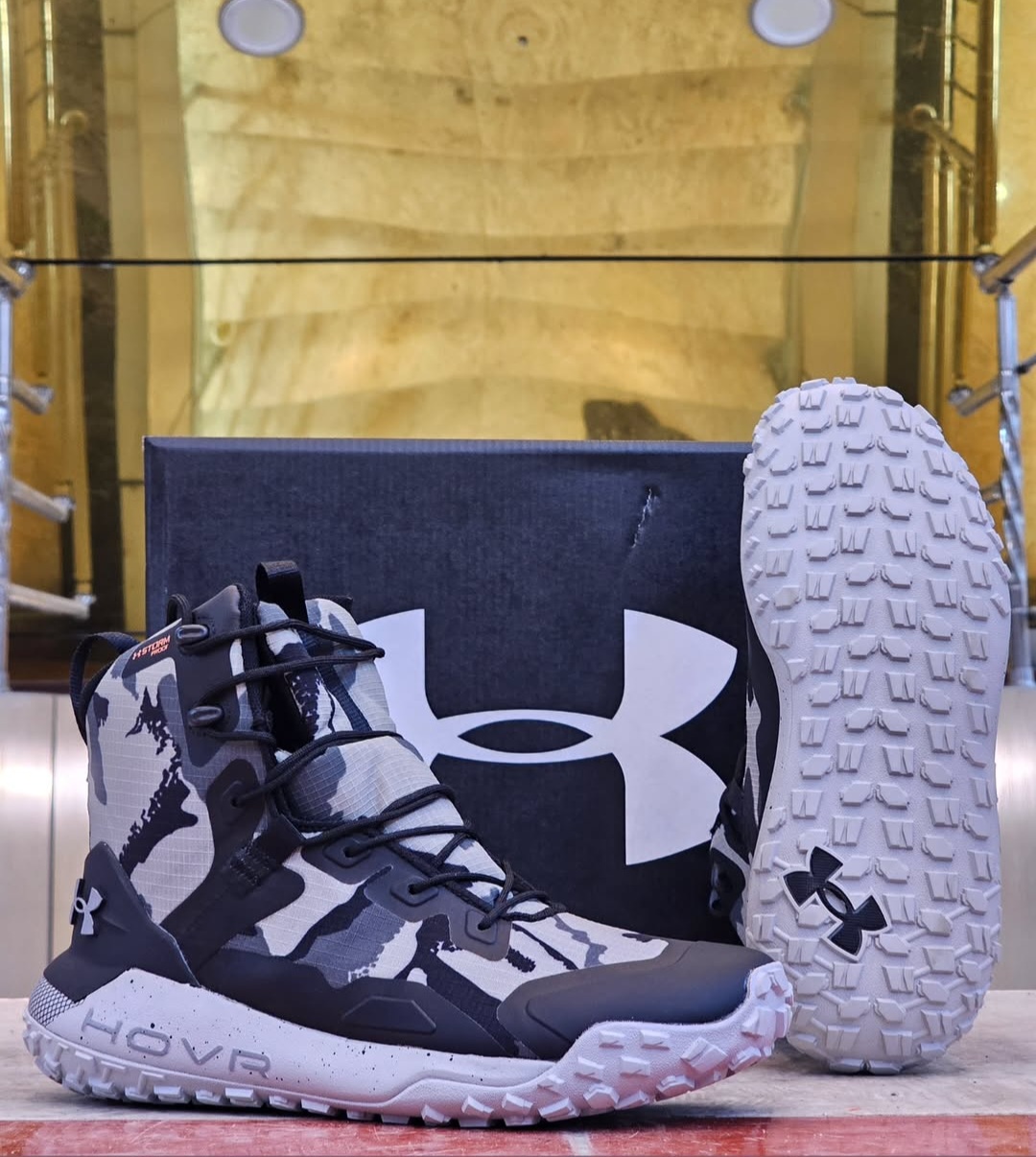 بوت اندرارمورمدل هاورداون ضد آب/Under armor hovr /ساخت ویتنام/مستر کوالیتی a کیفیت بالا سایز ۴۰ تا ۴۵ تنوع در ۴ رنگ جذاب همراه با جعبه بارکد دار