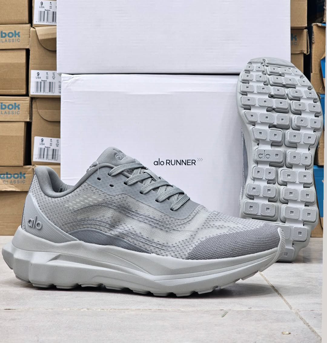 کفش الو Alo Yoga Alo Runner sneakers/ساخت ویتنام/سایز ۴۰تا ۴۵/فروش عمده و تک/ضمانت کالا