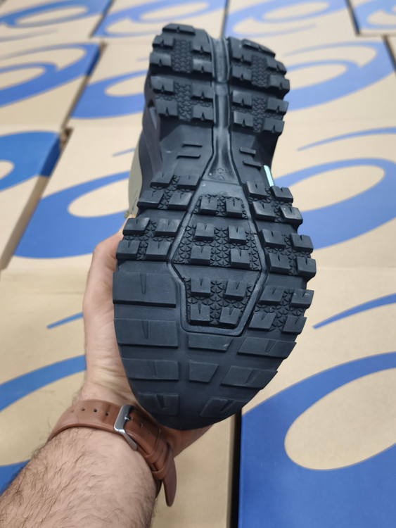 کتونی آن رانینگ گورتکس ضد آب | On Running Cloud tech phase Gore Tex/ساخت ویتنام/سایز ۴۰ تا ۴۵/فروش عمده و تک