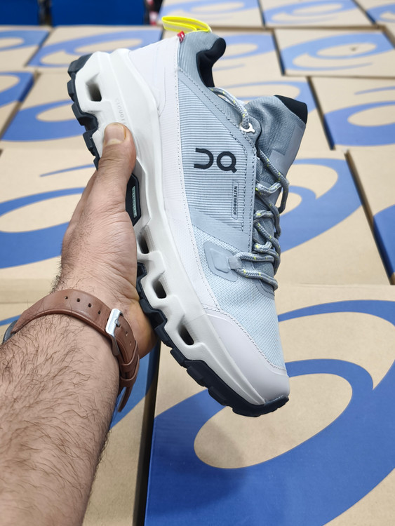 کتونی آن رانینگ گورتکس ضد آب | On Running Cloud tech phase Gore Tex/ساخت ویتنام/سایز ۴۰ تا ۴۵/فروش عمده و تک