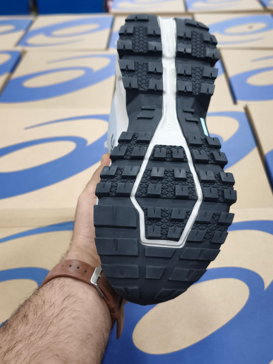 کتونی آن رانینگ گورتکس ضد آب | On Running Cloud tech phase Gore Tex/ساخت ویتنام/سایز ۴۰ تا ۴۵/فروش عمده و تک