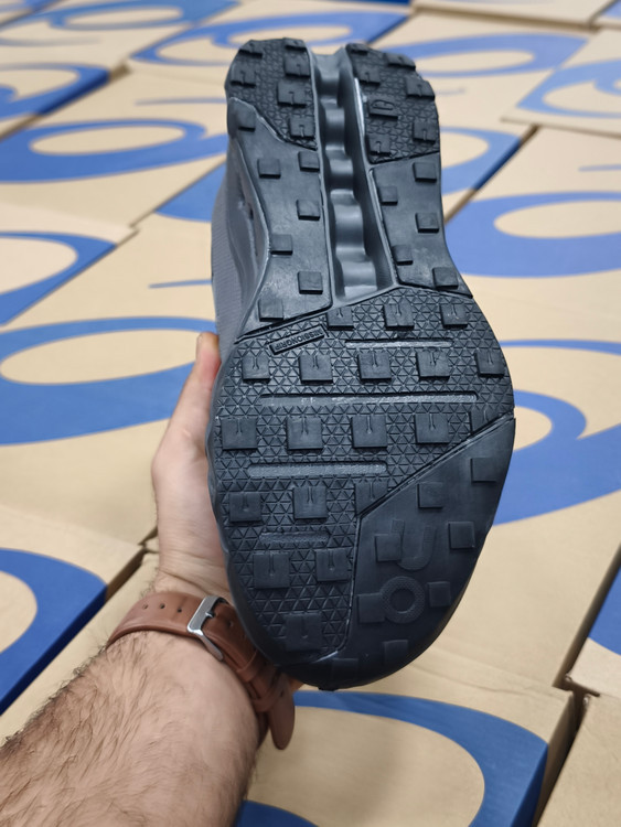 کتونی آن رانینگ گورتکس ضد آب | On Running Cloud tech phase Gore Tex/ساخت ویتنام/سایز ۴۰ تا ۴۵/فروش عمده و تک