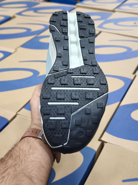 کتونی آن رانینگ گورتکس ضد آب | On Running Cloud tech phase Gore Tex/ساخت ویتنام/سایز ۴۰ تا ۴۵/فروش عمده و تک