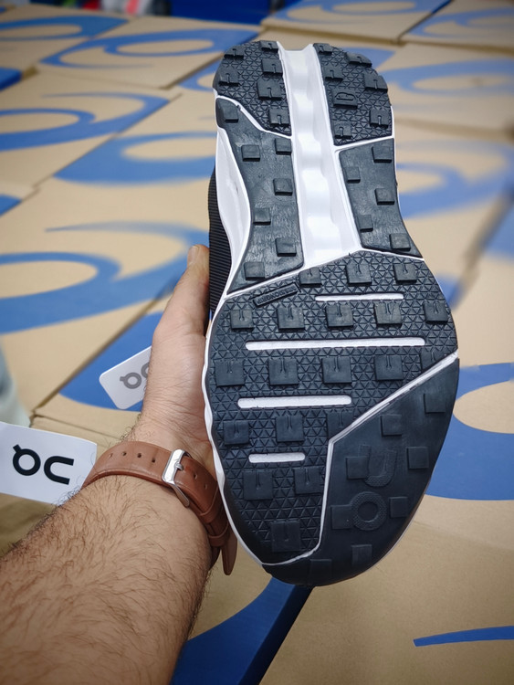 کتونی آن رانینگ گورتکس ضد آب | On Running Cloud tech phase Gore Tex/ساخت ویتنام/سایز ۴۰ تا ۴۵/فروش عمده و تک