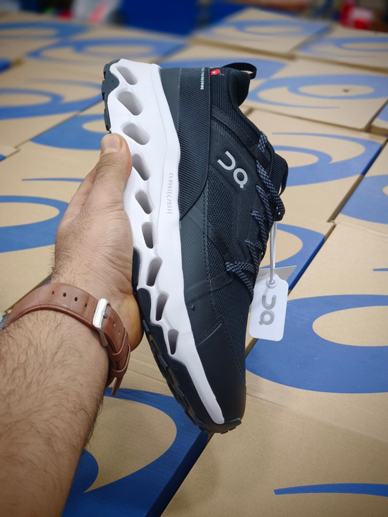 کتونی آن رانینگ گورتکس ضد آب | On Running Cloud tech phase Gore Tex/ساخت ویتنام/سایز ۴۰ تا ۴۵/فروش عمده و تک