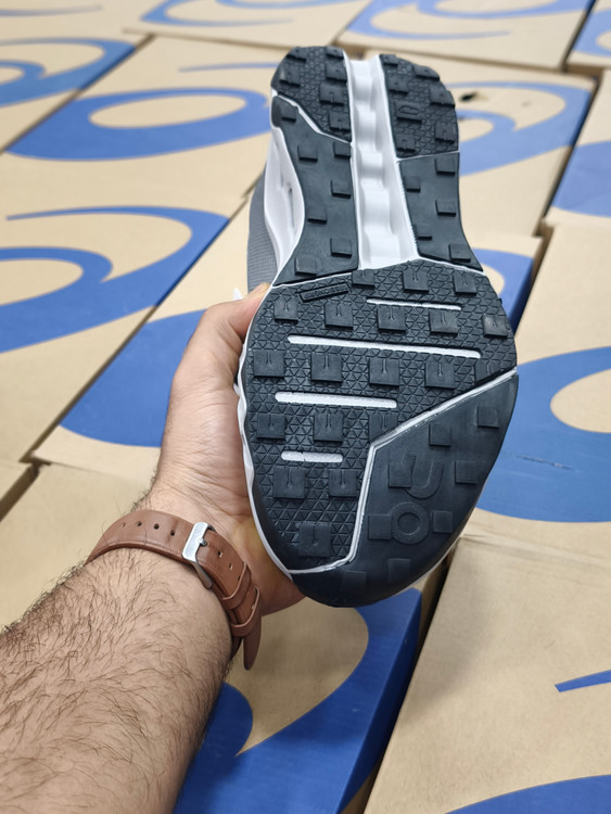 کتونی آن رانینگ گورتکس ضد آب | On Running Cloud tech phase Gore Tex/ساخت ویتنام/سایز ۴۰ تا ۴۵/فروش عمده و تک