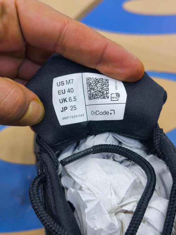 کتونی آن رانینگ گورتکس ضد آب | On Running Cloud tech phase Gore Tex/ساخت ویتنام/سایز ۴۰ تا ۴۵/فروش عمده و تک