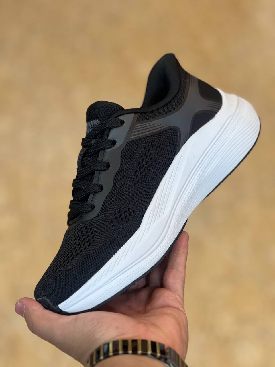 کفش اسکیچرز مکس کوشن skechers max cushioning terminus sneaker سایز 40 تا 45 ساخت ویتنام فروش عمده و تک