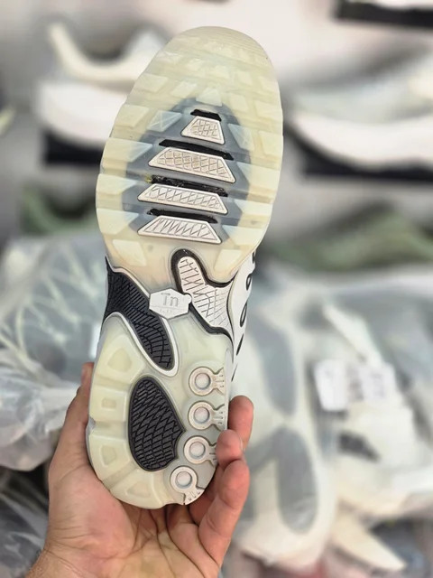 کتونی نایک کپسولی مدل Nike AiA Tn.سایز 41 تا ۴۵ساخت ویتنام کیفیت بالا