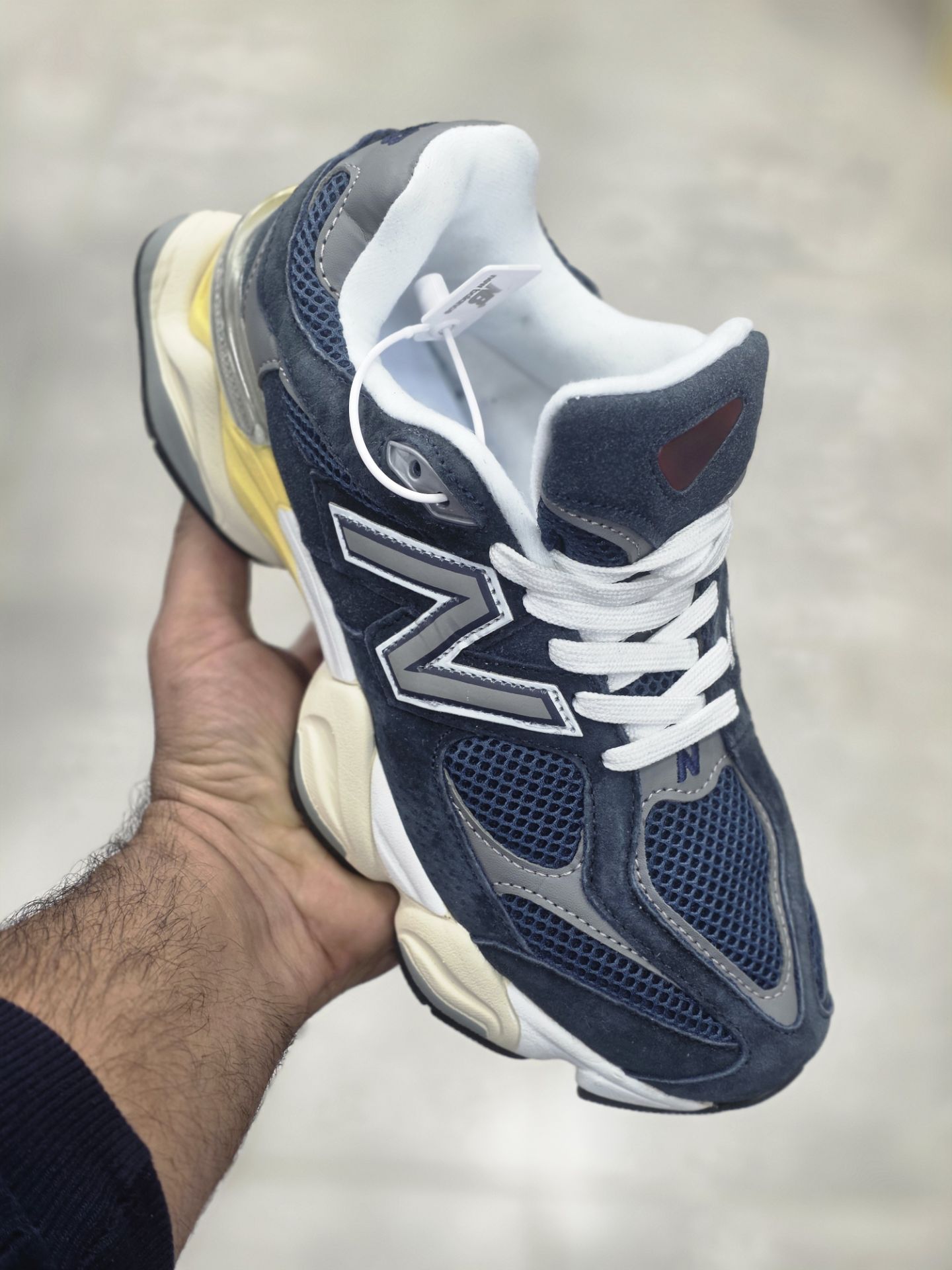 نیوبالانس ۹۰۶۰/ Newbalance 9060/ ساخت ویتنام/ سایز ۴۰الی ۴۵ فروش عمده و تک