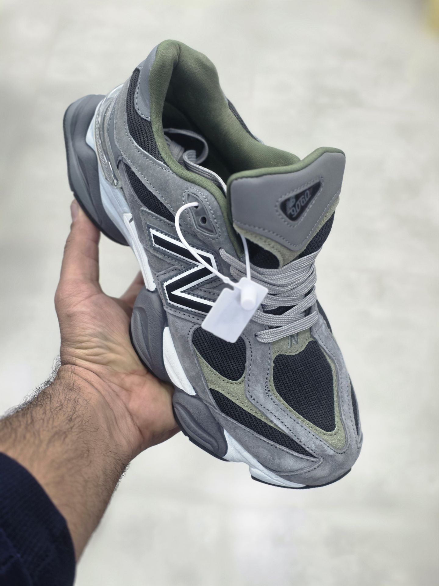 کفش نیوبالانس ۹۰۶۰/ Newbalance 9060/ ساخت ویتنام/ سایز ۴۰الی ۴۵ فروش عمده و تک