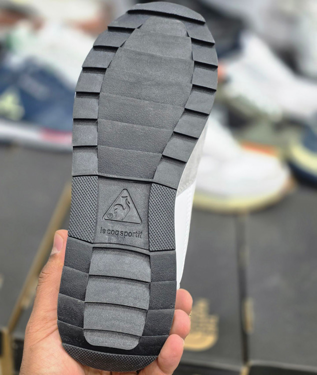 کتونی خروس نشان le coq sportif / ساخت ویتنام / سایز ۴۰ الی ۴۵/ضمانت کالا/فروش تک و عمده