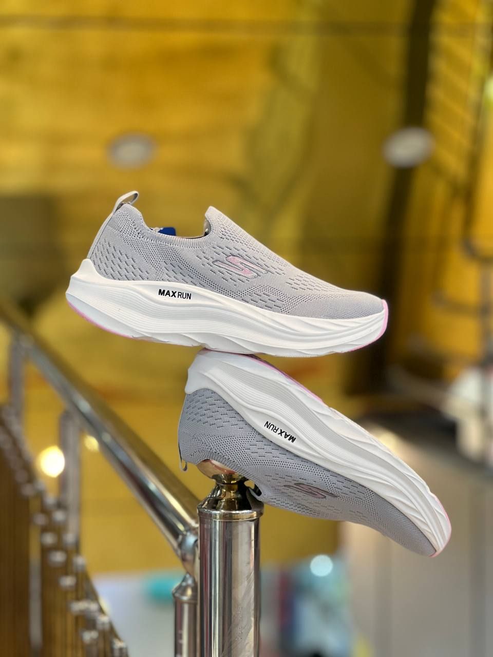 کتونی اسکیچرز مکس ران Skichers Max RUN Slip-ins/ساخت ویتنام/سبک طبی و راحت /جعبه و بارکد دار/سایز ۳۷الی ۴۰