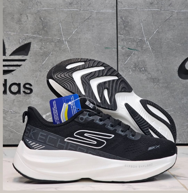 کتونی اسکیچرزSkechers Gorun Carbon-Infusedساخت ویتنام سایز 37الی 40 فروش بصورت تکی و عمده