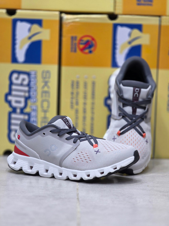 کتونی آن رانینگ On Running X 4ساخت ویتنام سایز ۴۰الی ۴۵،کیوسی درچندین رنگ با جعبه بارکددار، فروش تکی و عمده