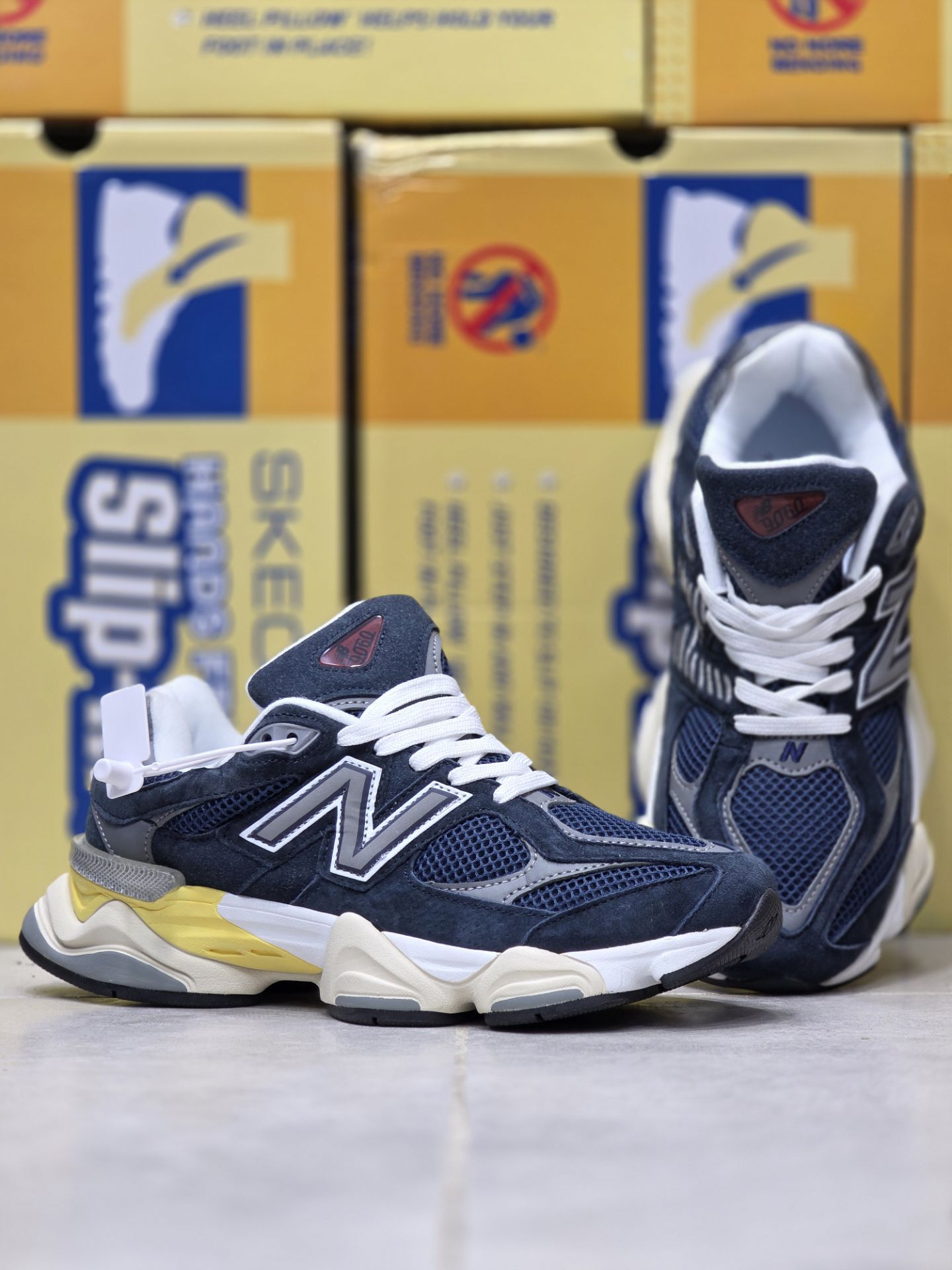 کتونی نیوبالانس ۹۰۶۰/ Newbalance 9060/ ساخت ویتنام/ سایز ۴۰الی ۴۵ فروش عمده و تک